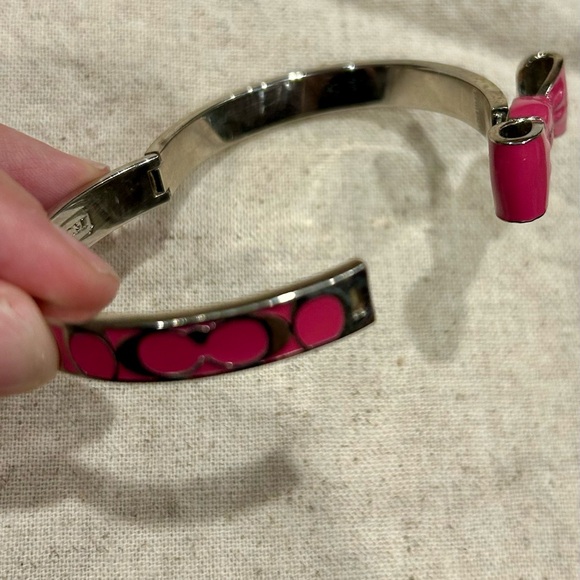 Coach clasp closure bangle bracelet - Picture 6 of 7
